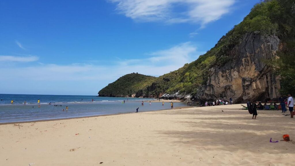 khao kalok beach